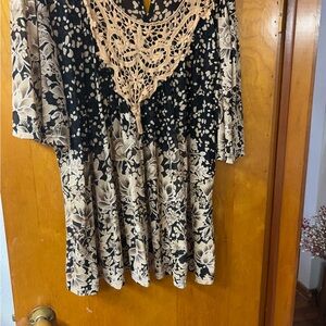 Suzanne Betro Black and Cream Floral Lace Blouse